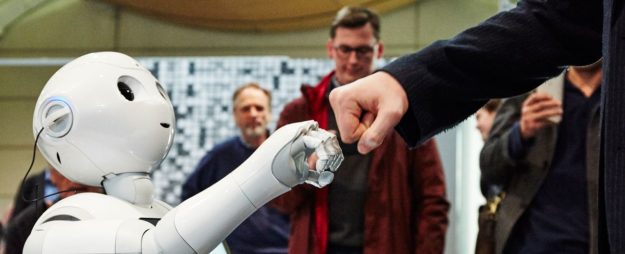 roboter-faust_stage_conference_tablet_retina